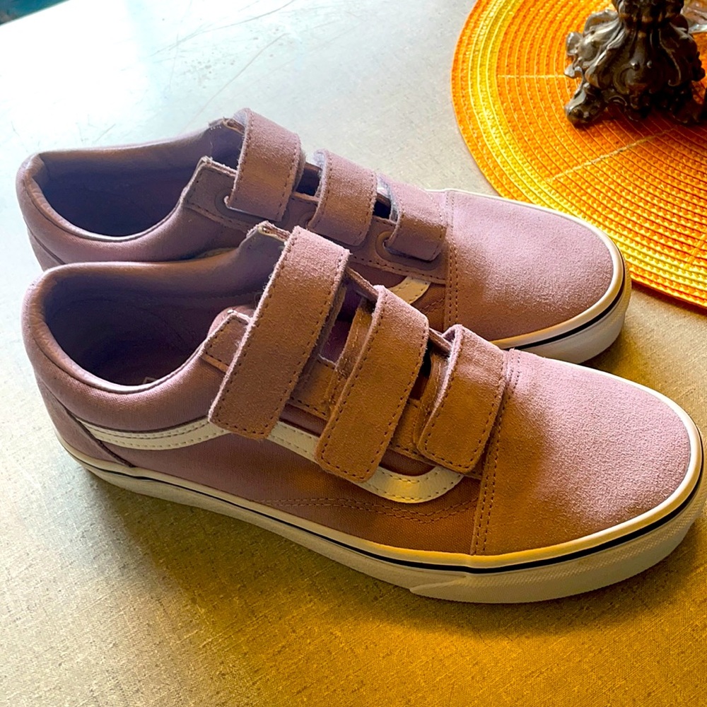 Velcro Vans US women’s size 9. Lavender. Tried on, never worn.